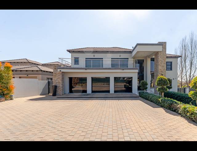 5 BEDROOM HOUSE FOR SALE IN BLUE VALLEY GOLF ESTATE